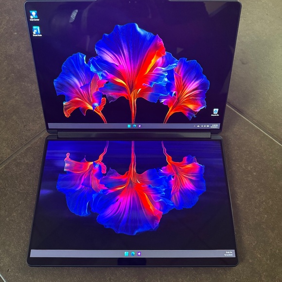 Lenovo Yoga Book 9i 13.3" (1TB SSD, Intel Core i7 1355U 16GB - Picture 1 of 7